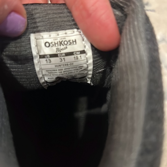 Oshkosh high tops for your little boy size 13 😎😘❤️🥰👌 - Picture 5 of 7